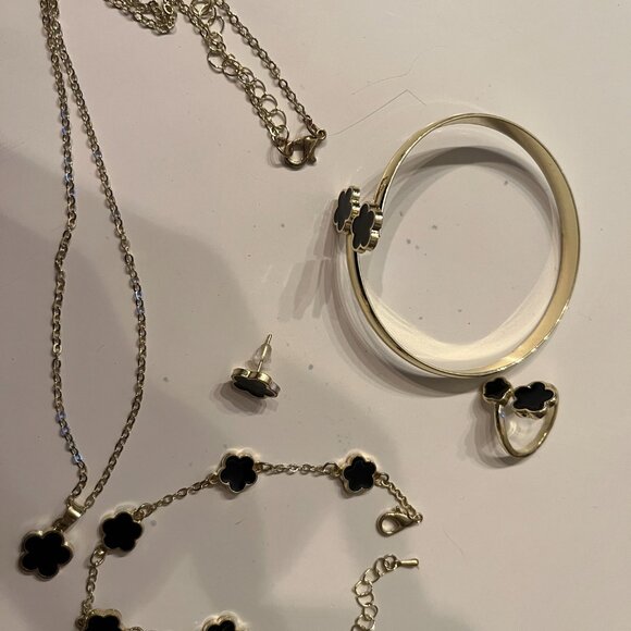 Black Clover Jewelry Set – Ring, Bangles, Necklace, Earrings &‎ Bracelet - Picture 11 of 15